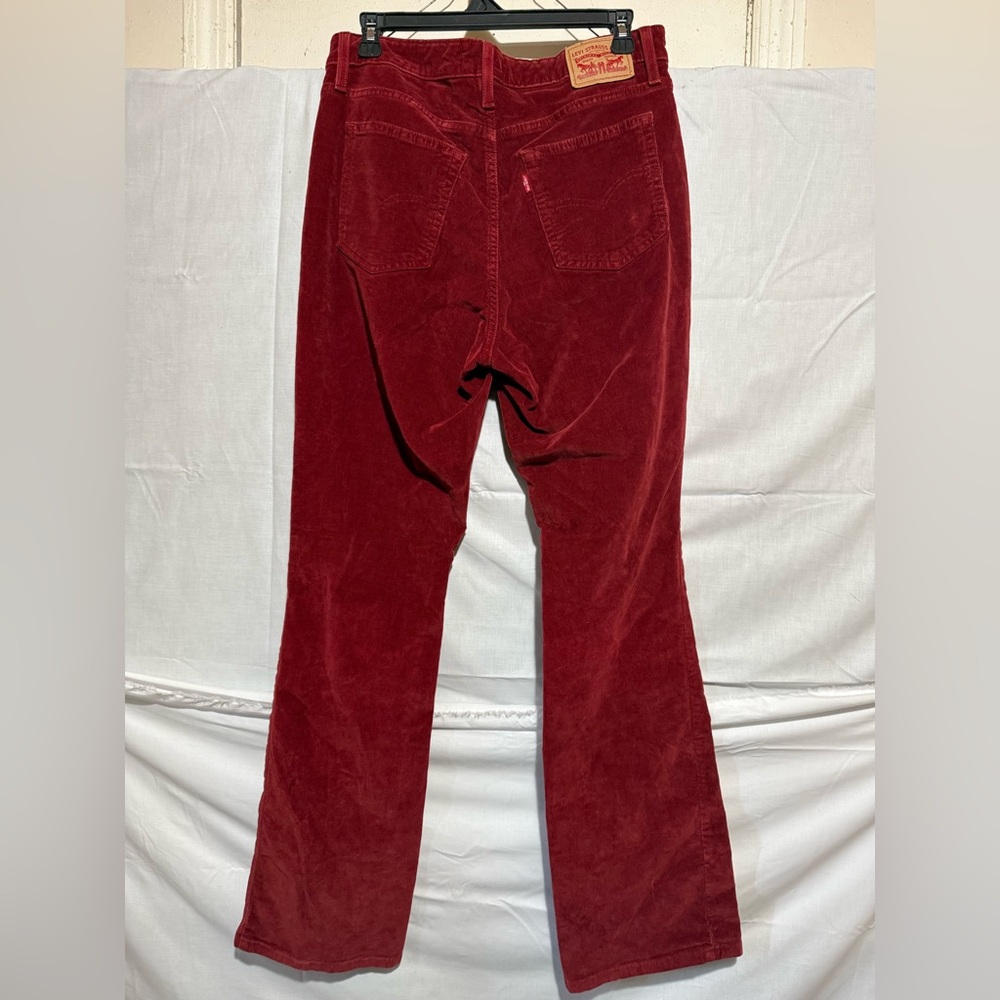 Levis corduroy burgundy women’s W31 L32